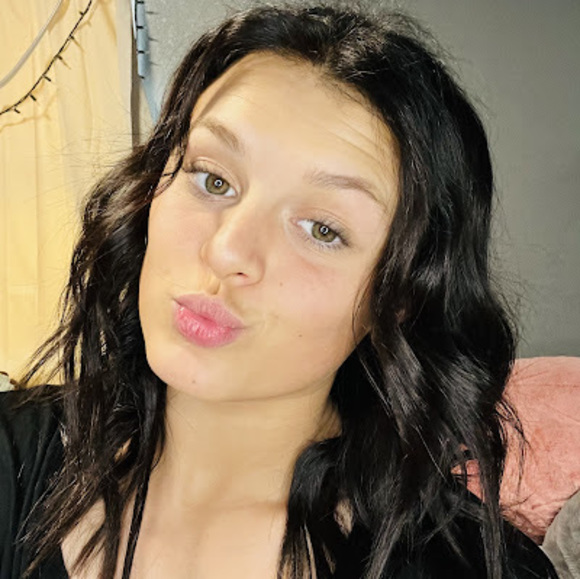 Meet your Posher, Addyson - Picture 1 of 1